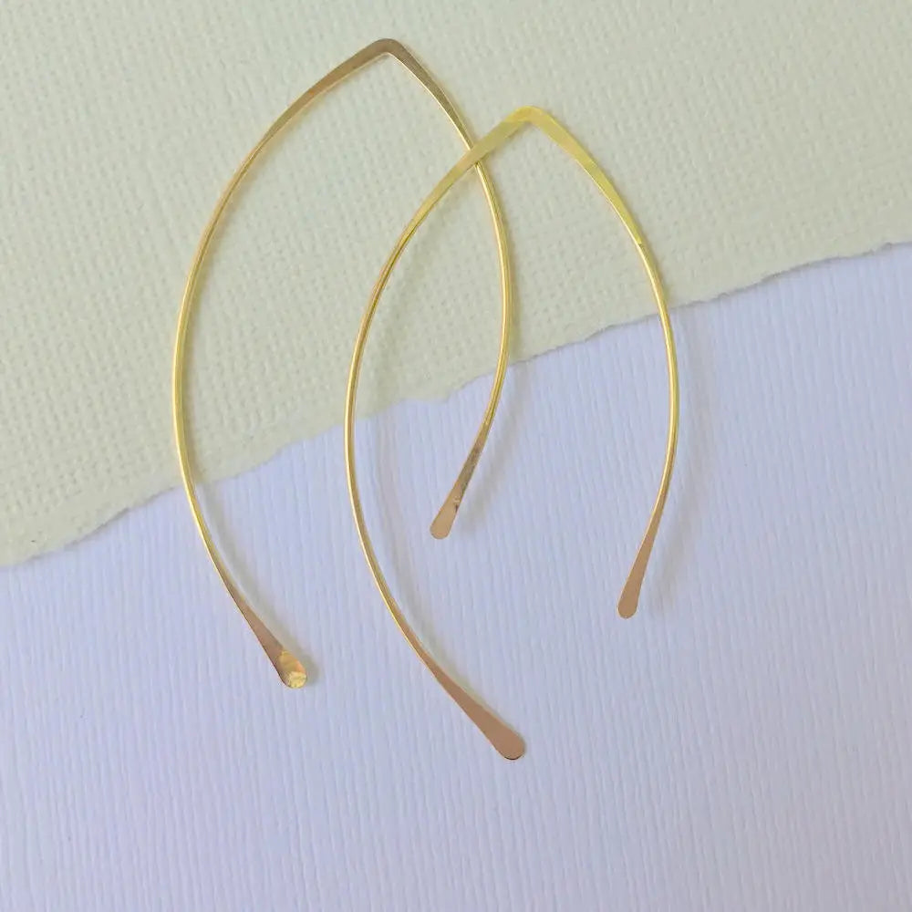 open marquise curving shape earrings