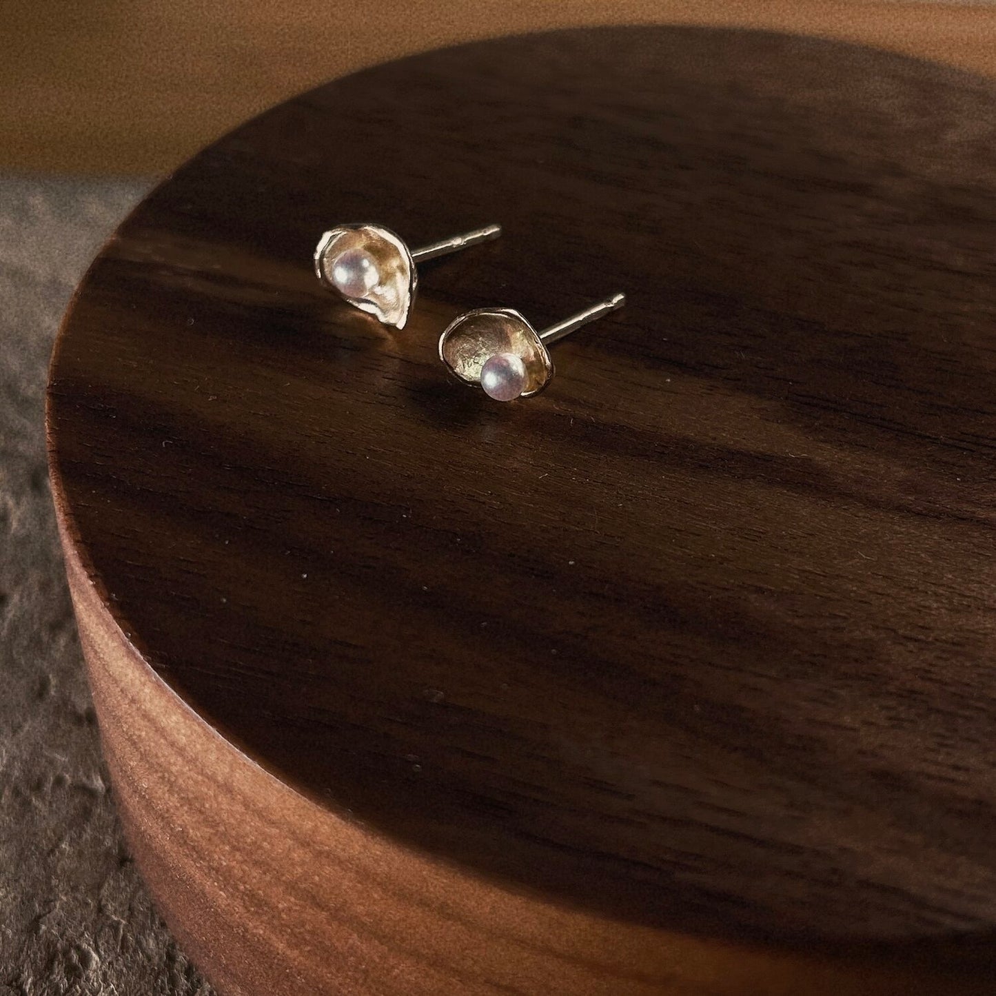 pearl petal stud earrings