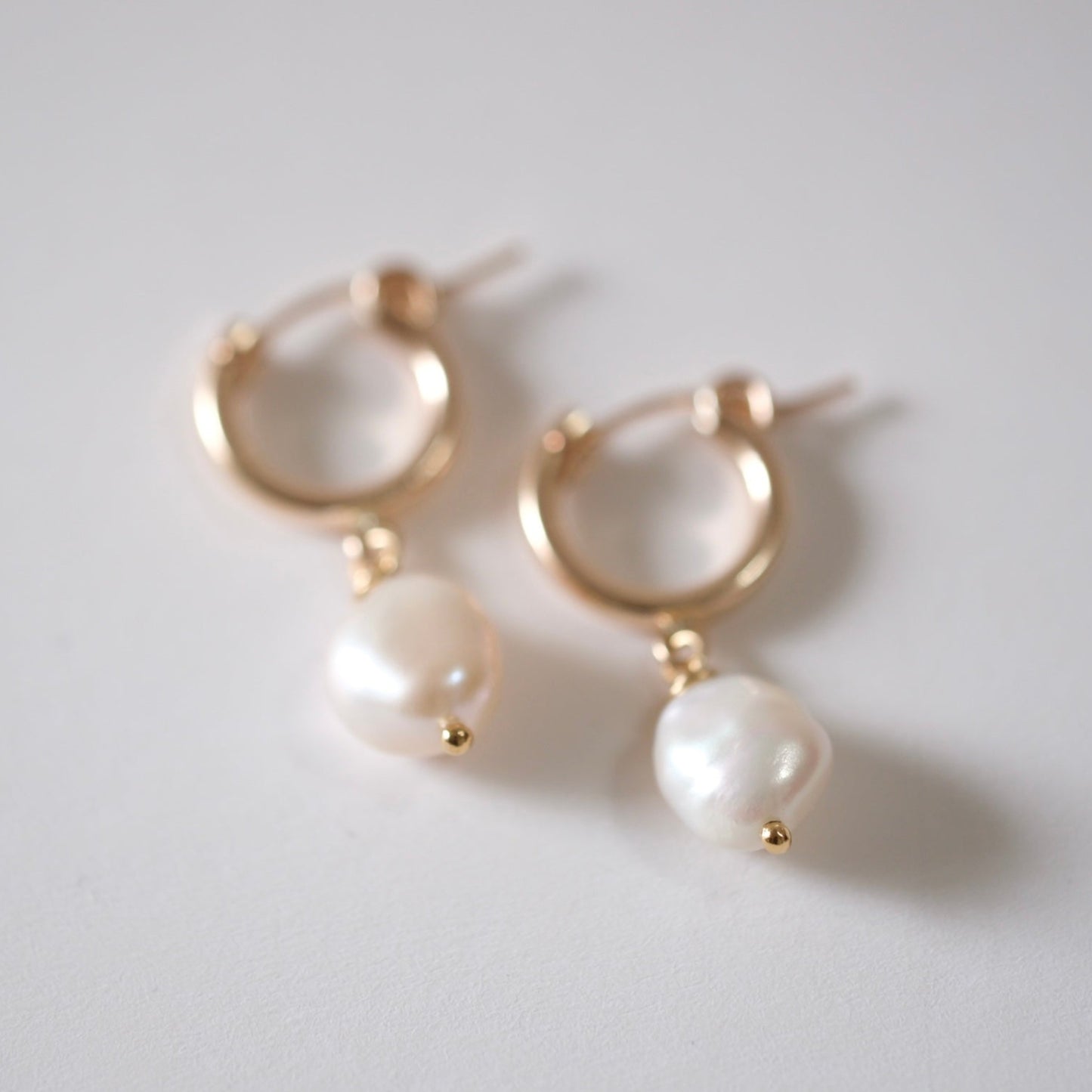 shannon len / keshi pearl tiny tube hoops