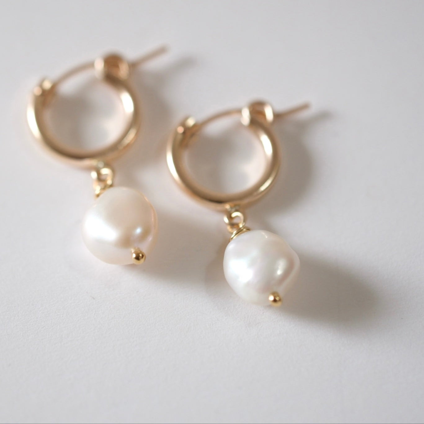 shannon len / keshi pearl tiny tube hoops