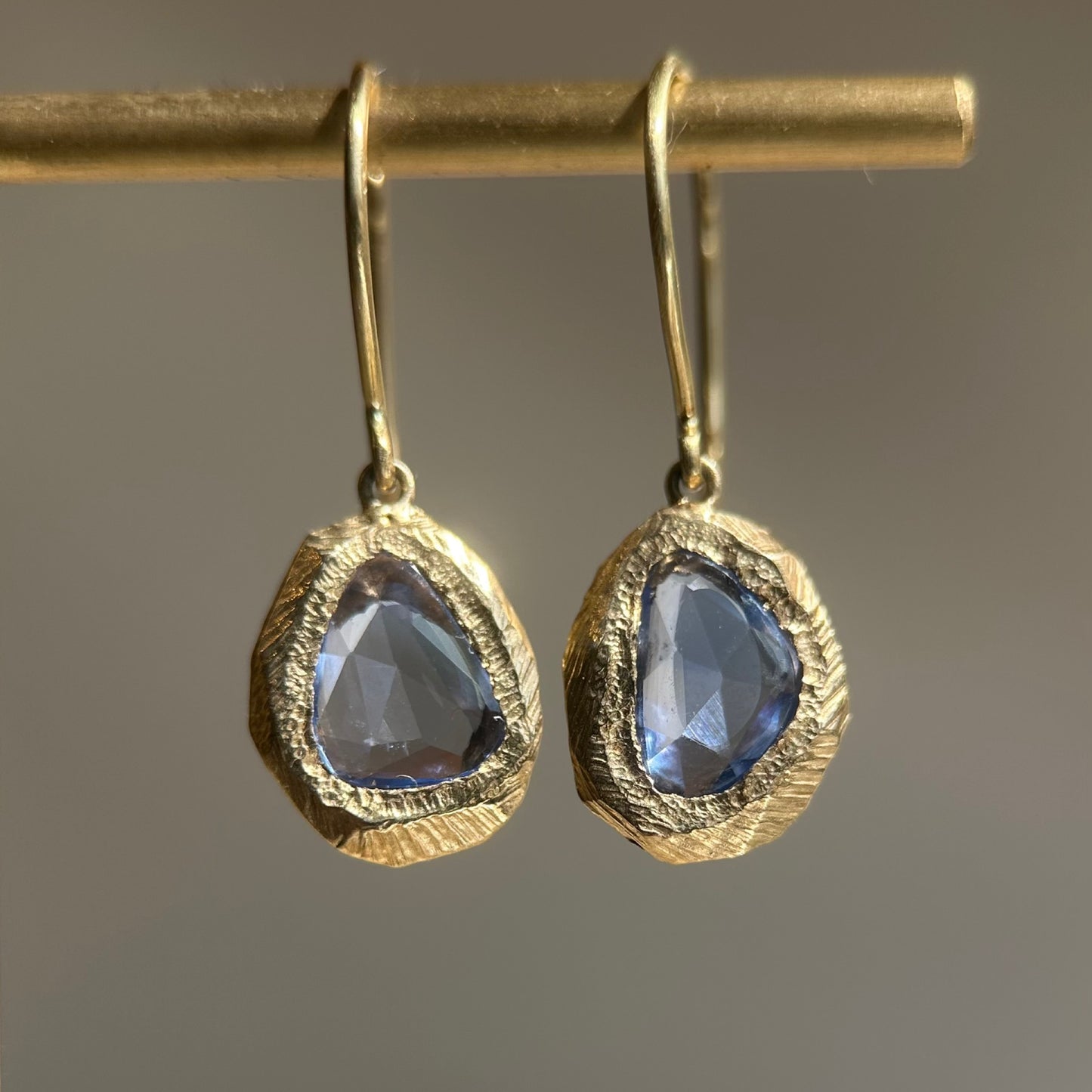 carved drop earrings - light blue sapphire