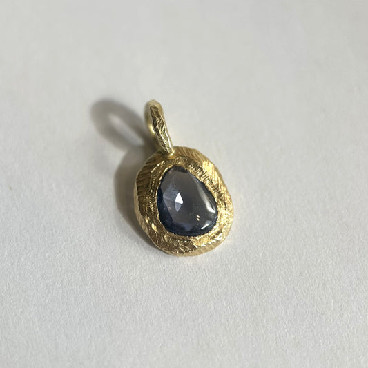 freeform charm pendant - light blue sapphire