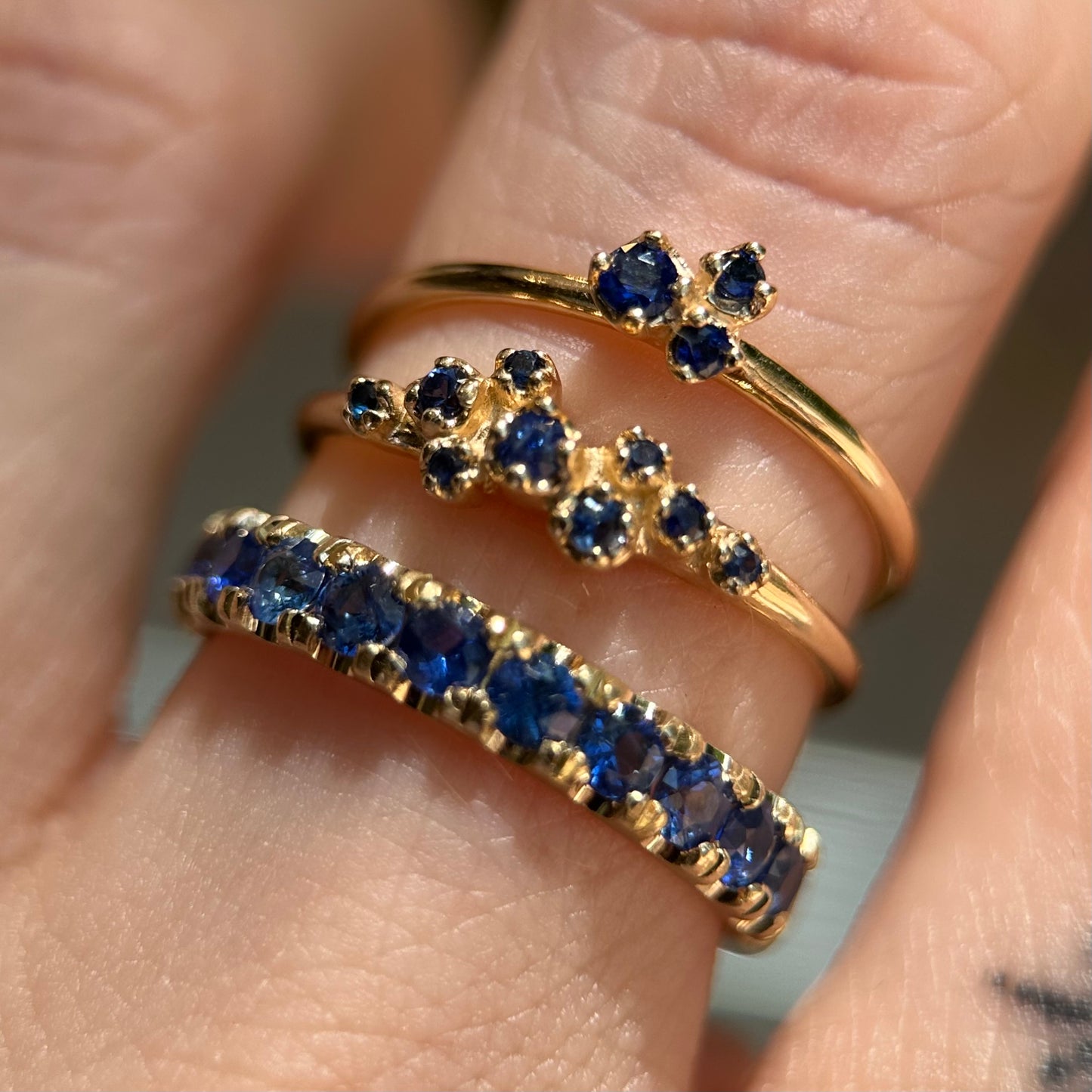 euro band ring - blue sapphire