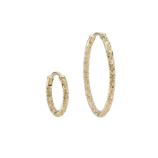 métier / engraved round clicker hoop earring - single