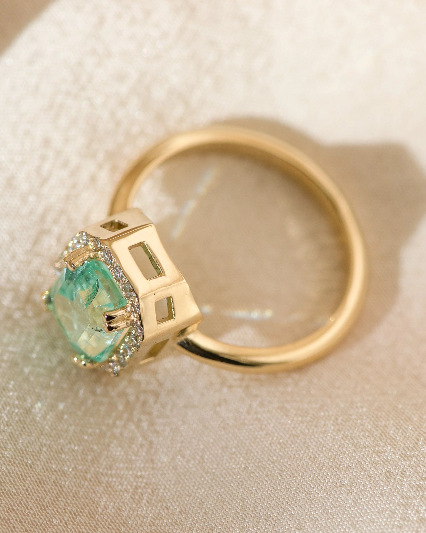 halo ring - nigerian emerald