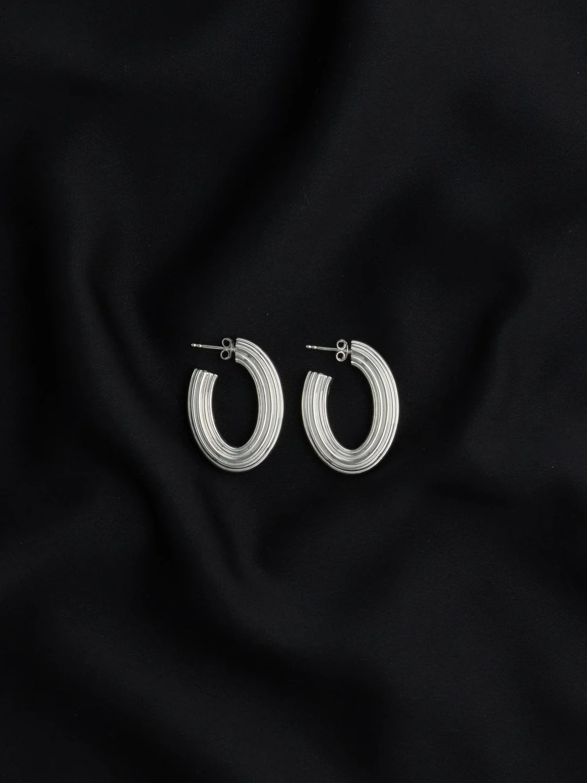 drop grooved hoop earrings