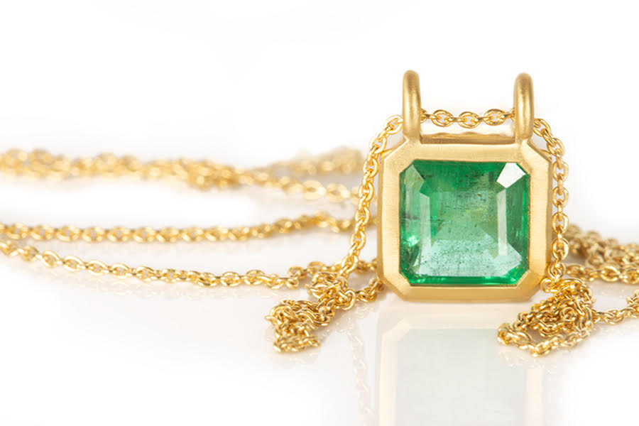 emerald pendant necklace