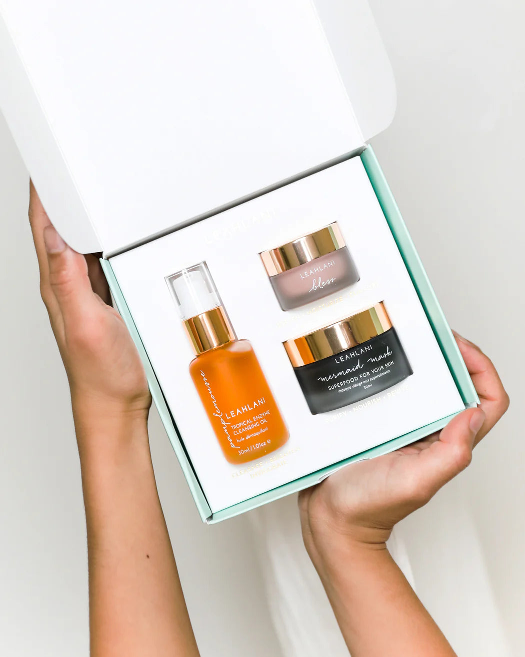 leahlani skincare / aloha glow bestsellers kit