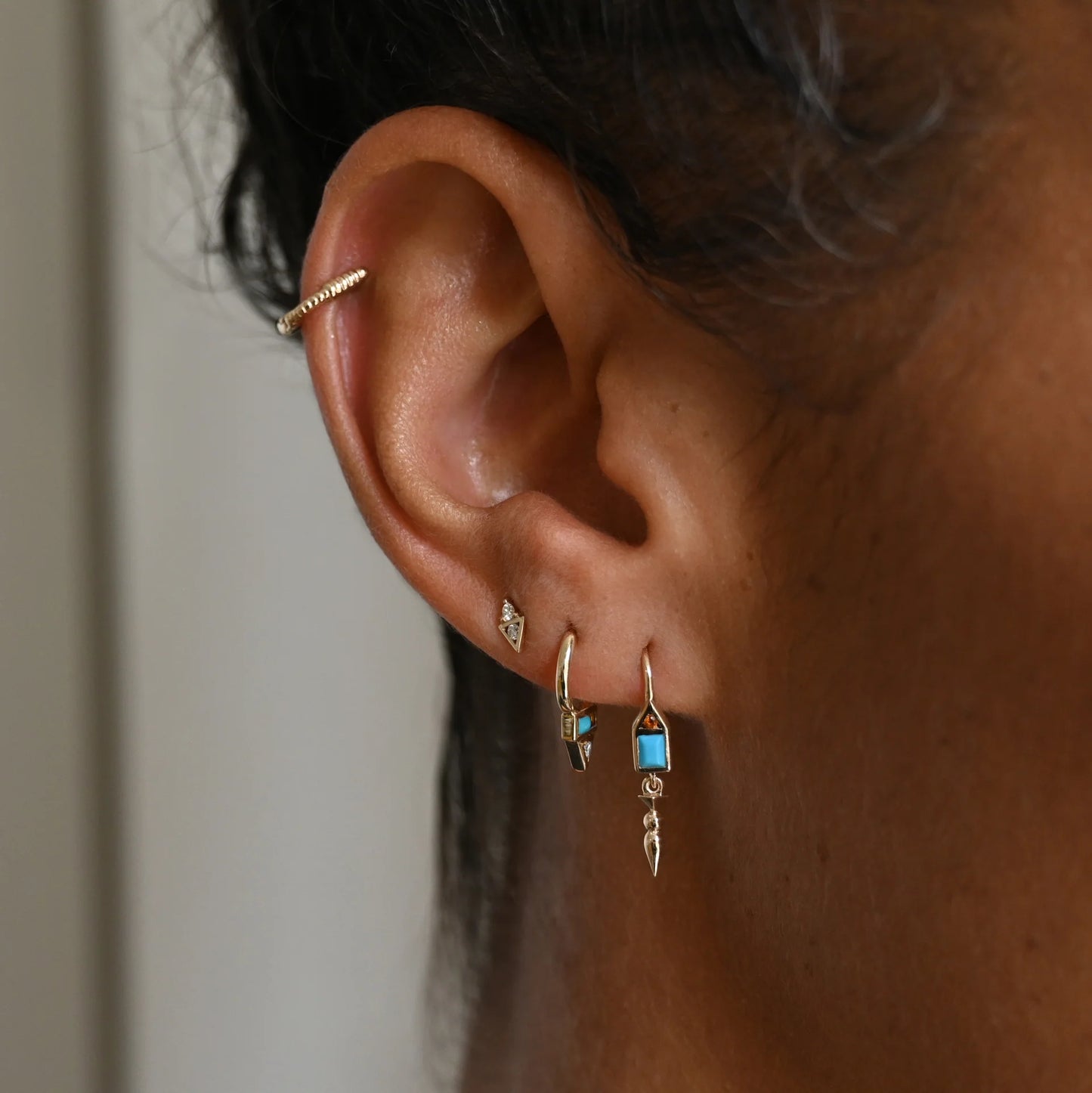 métier / gemstone az tri stud earring - single